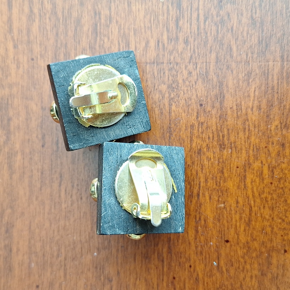 Vintage Clipon Earrings - Picture 2 of 3
